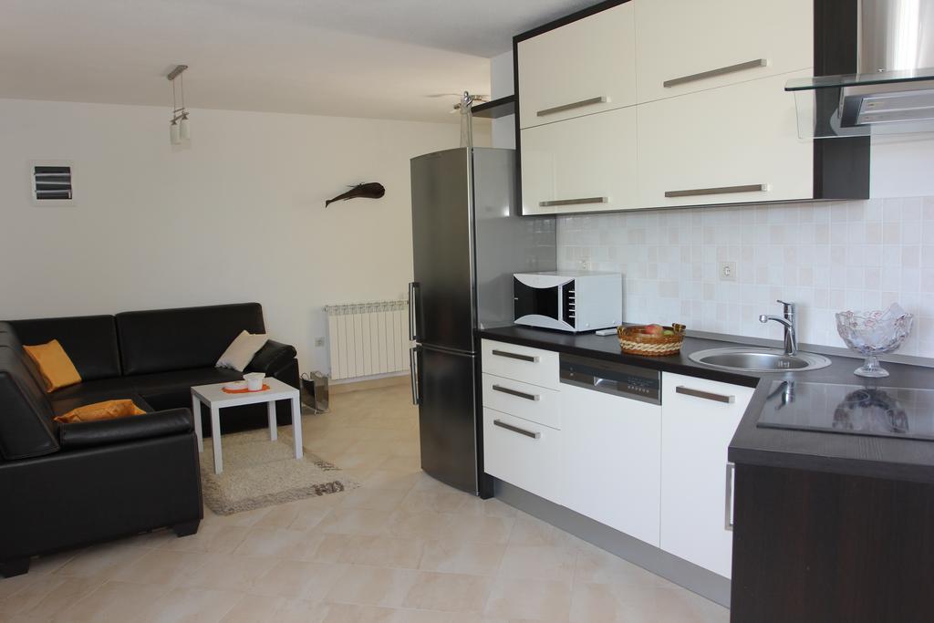 Holiday House Pine Tree Nerezisca Exterior foto